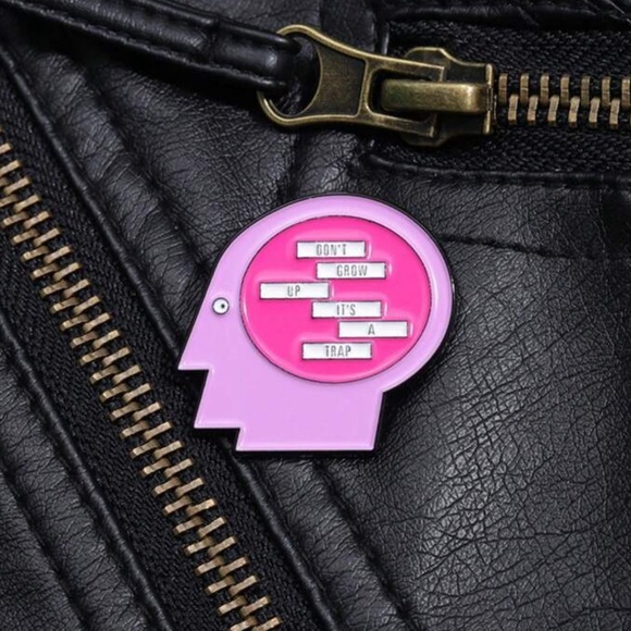 NWT Pink Head DON’T GROW UP IT’S A TRAP Lapel Pin Brooch Accessory - Picture 4 of 4